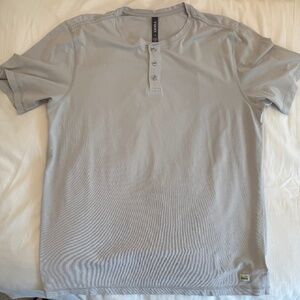 Vuori Short Sleeve Tuvalu Henley - Light Grey - Mens Medium - Worn Twice